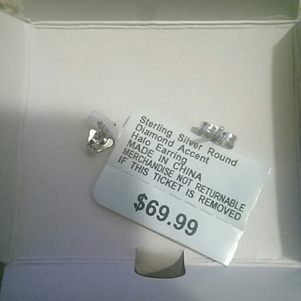SALE! NWT Sterling Silver & diamond stud earrings - Picture 5 of 6